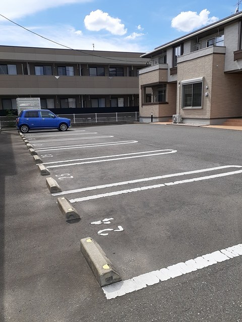 アミティエサード３号館 駐車場