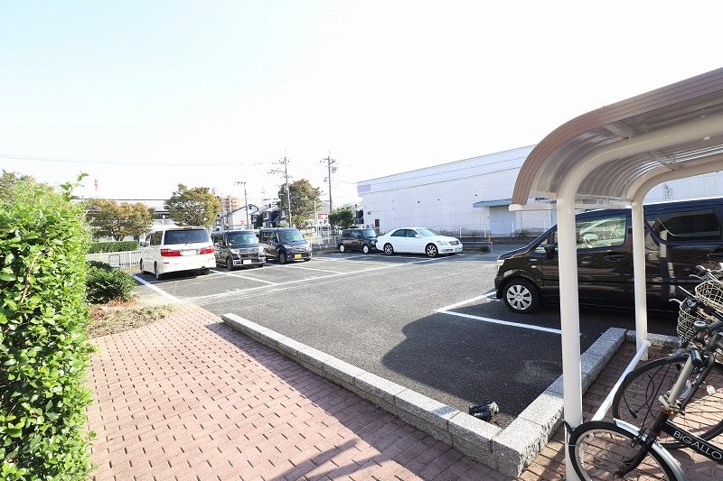 セジュール・ウイングC棟 駐車場