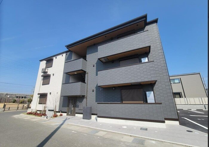 建築中の新築アパートです