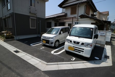 オレンジコート 駐車場
