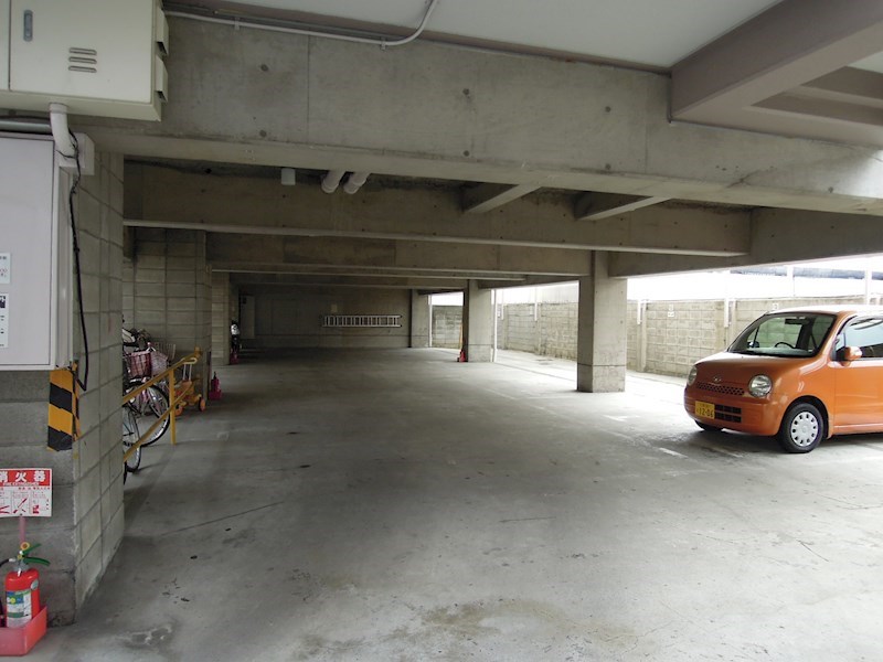 ロイヤル陽光園 駐車場
