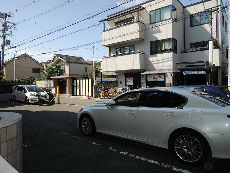 西山本ハイツ 駐車場