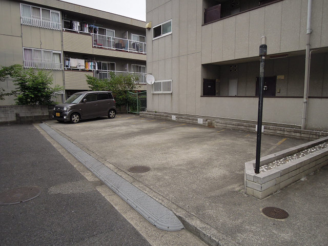 ビートル山本北 駐車場
