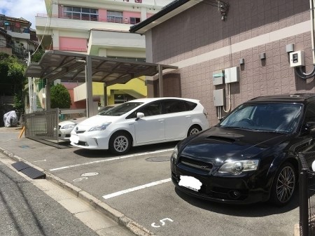 エスポワールB 駐車場