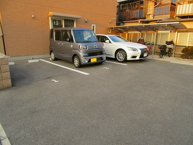 シャーメゾン小阪本町 駐車場