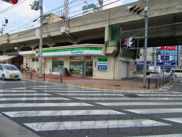 シャーメゾン小阪本町 コンビニ