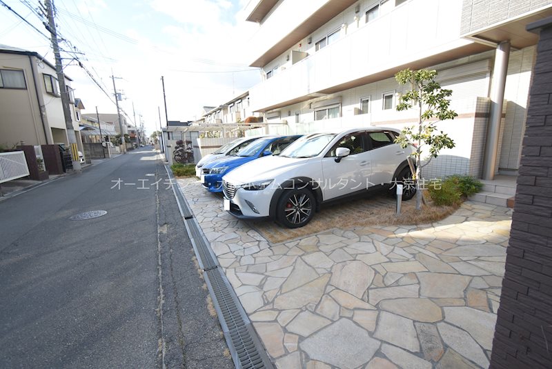 フラワーガーデン　イースト 駐車場