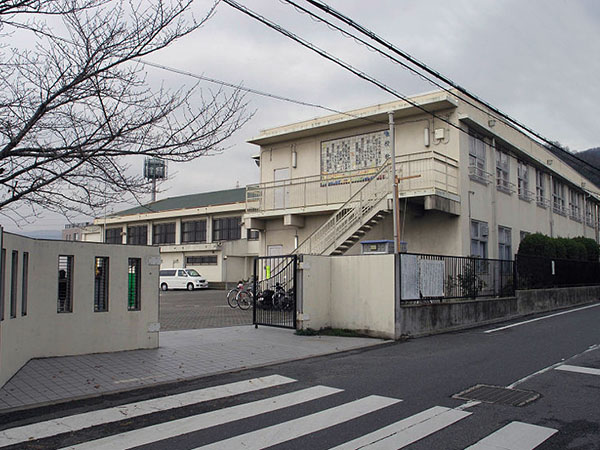 センチュリーハイツ 小学校