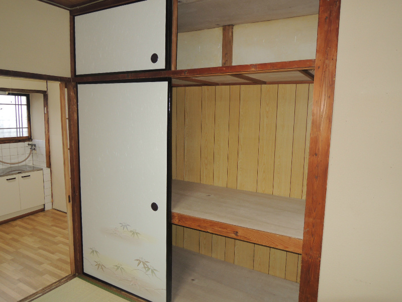 小阪合町３丁目平屋  収納