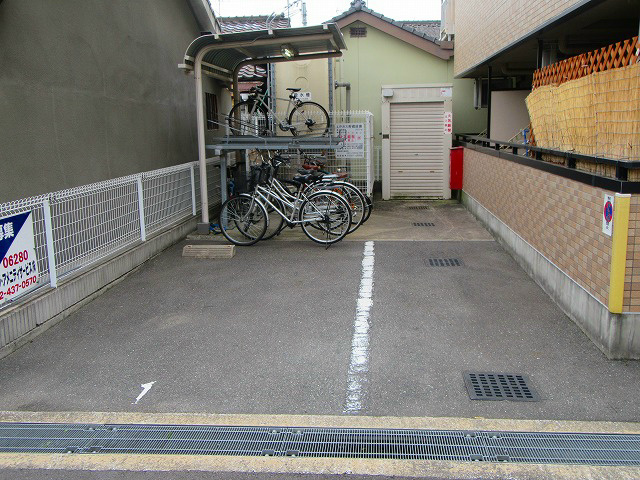 フイオレ源氏ヶ丘 駐車場