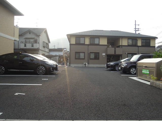 コマツ ローズスクエアー カサ・オリーブ 駐車場