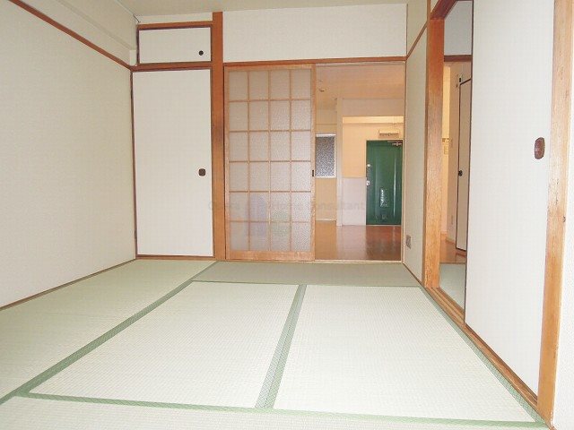 ストークマンション八尾  ベッドルーム