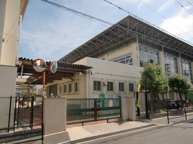 ストークマンション八尾  小学校