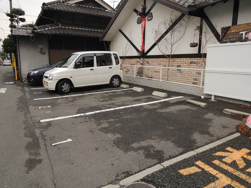 ヴィラサルーテ 駐車場