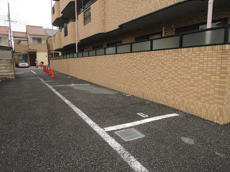 ヴィラサルーテ 駐車場