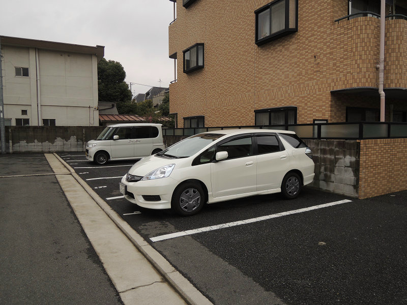 ヴィラサルーテ 駐車場