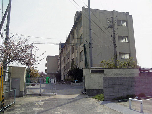 カサブランカウエスト 中学校
