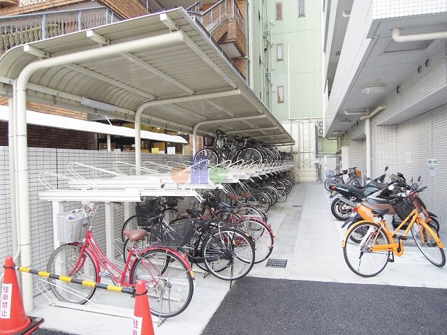 ルミエール八尾駅前 駐車場