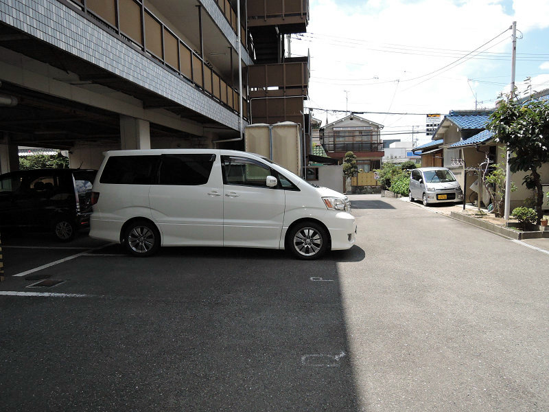 サンルミネ館 駐車場
