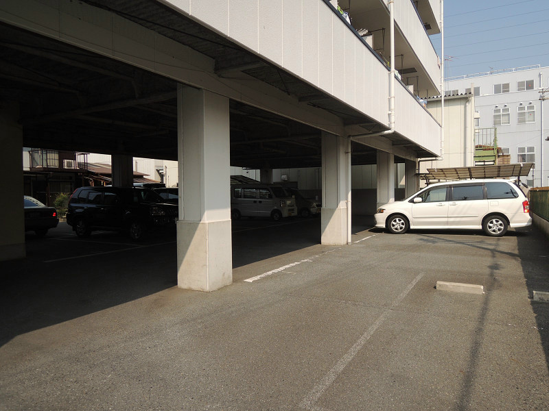 サンルミネ館 駐車場