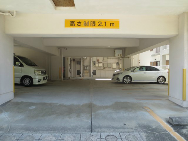 レジデンスタカラ 駐車場
