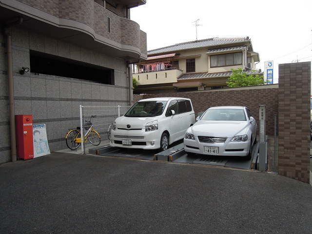 ルミエール八尾Ⅱ 駐車場