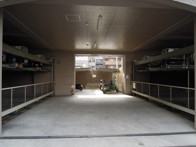ルミエール八尾Ⅱ 駐車場
