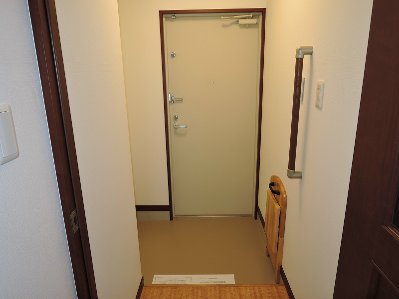 リラスクエア八尾宮町 玄関