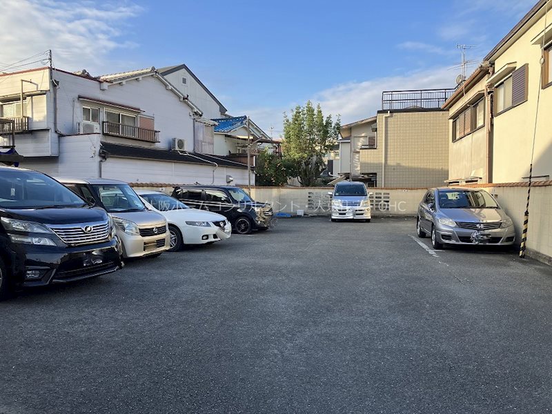 カサクレスト 駐車場