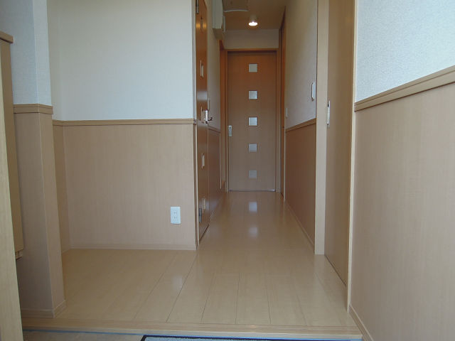 レフィナードカルチェ 玄関