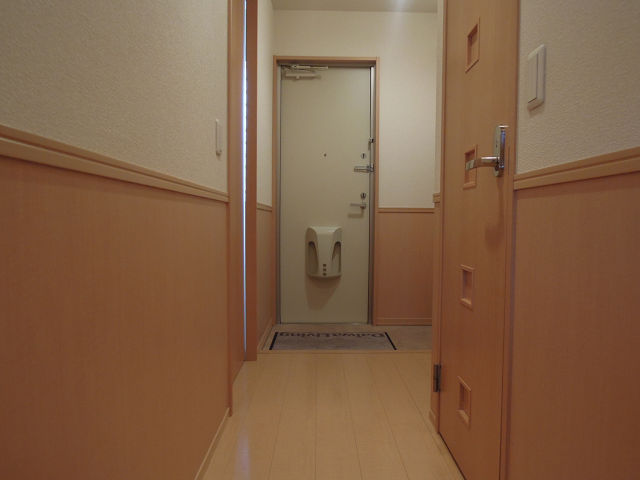 レフィナードカルチェ 玄関