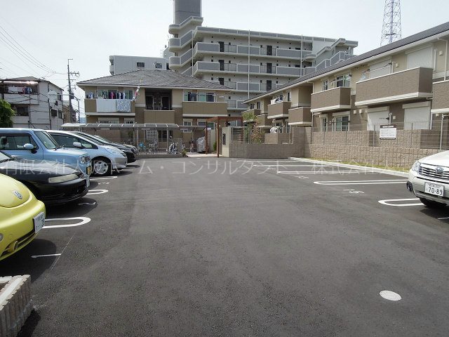 D-room青山 駐車場