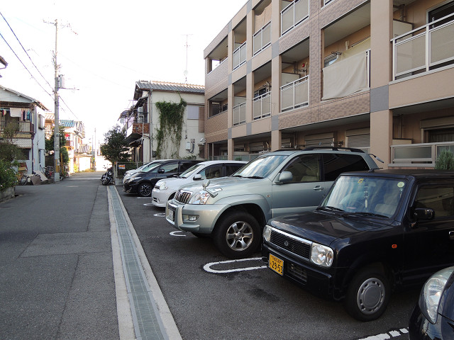 ウイングコート 駐車場