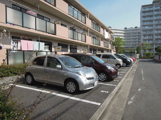 サンライズ青山 駐車場