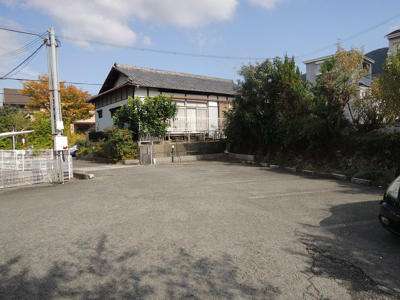 メゾン信貴 駐車場