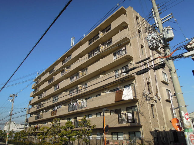 アディーレ八尾 外観