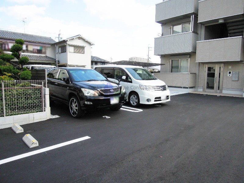 セジュール山本南 駐車場