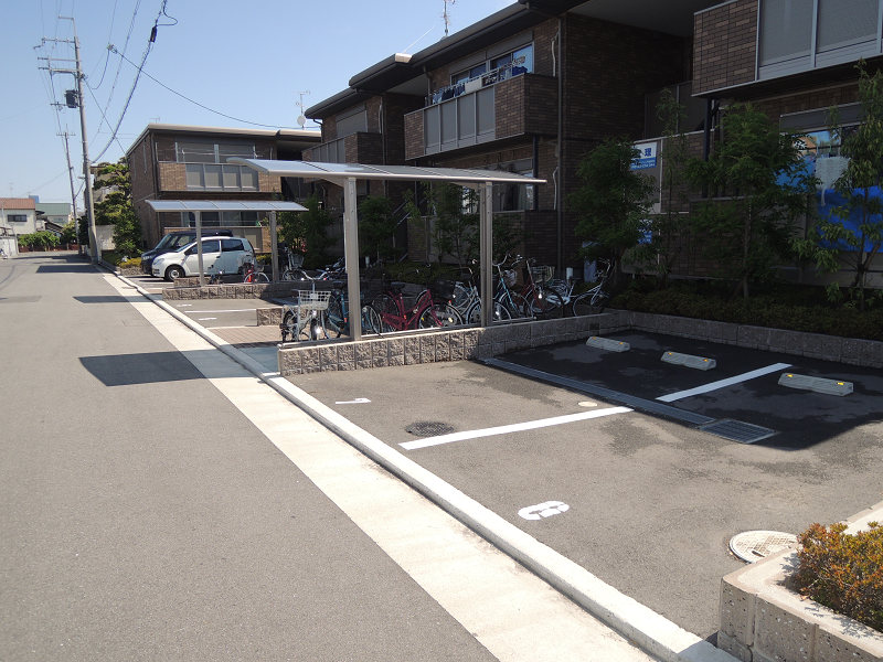 クリサンテーム  駐車場