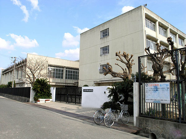 エルムンド 中学校