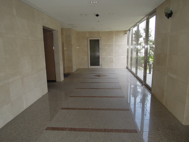 グランドゥール緑ヶ丘 エントランス