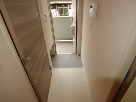 ルミエール東太子 玄関