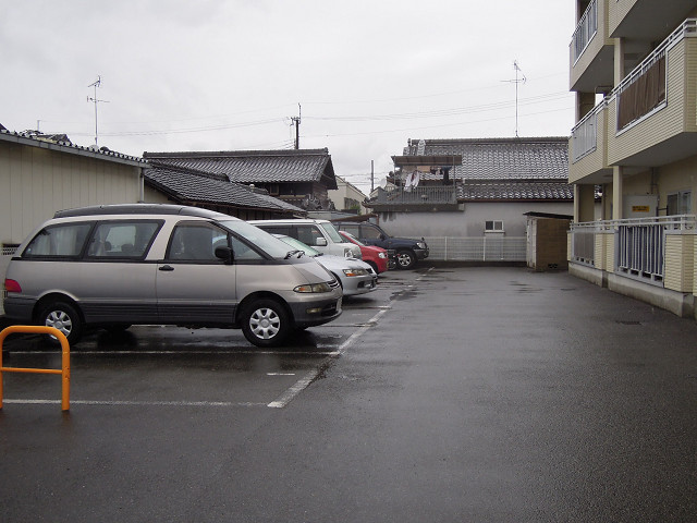 セゾン八尾東 駐車場