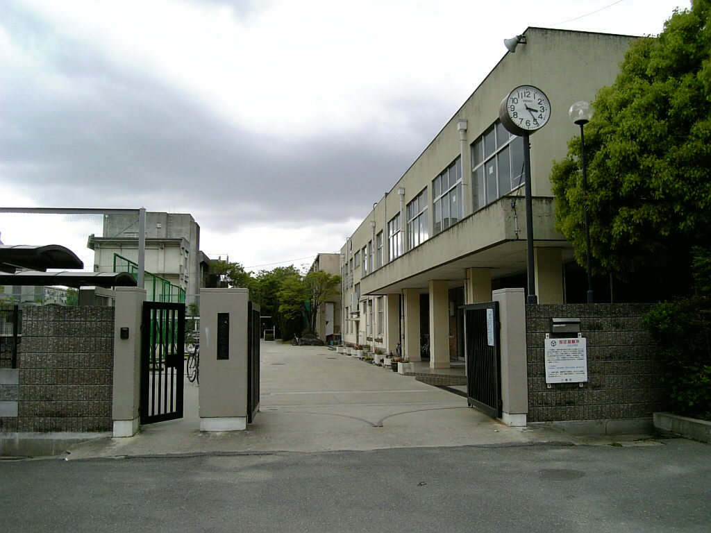 Ark 中学校