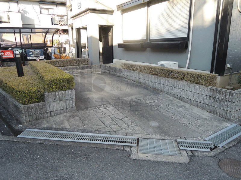 アルコンセル 駐車場