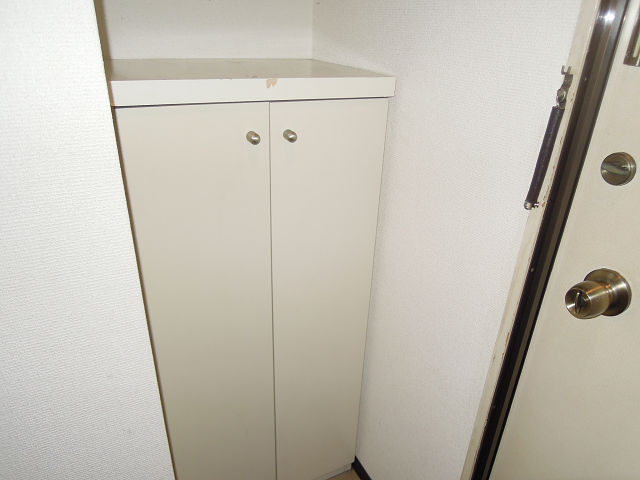 シティハイツ八尾 玄関