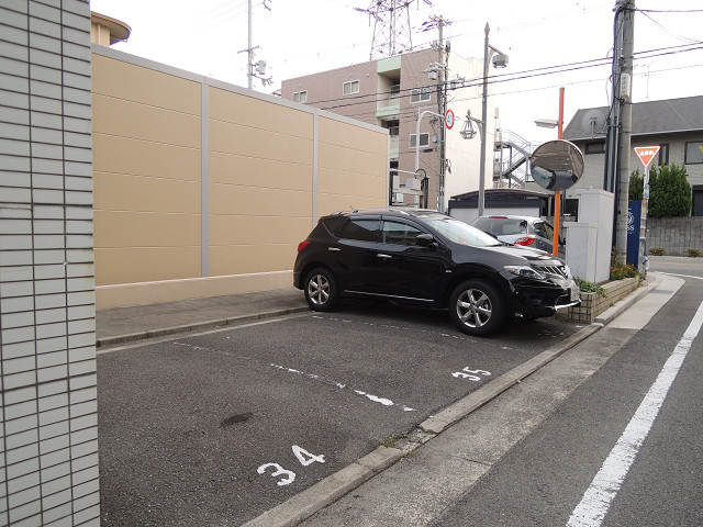 サンライト青山 駐車場