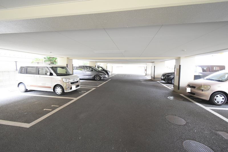 カサ・ルシェロ 駐車場