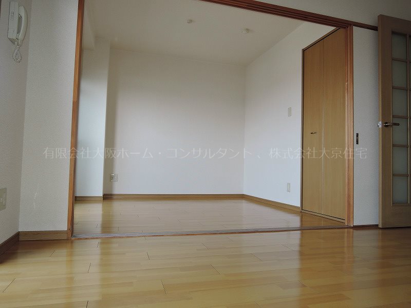 ピュアー高安 リビング