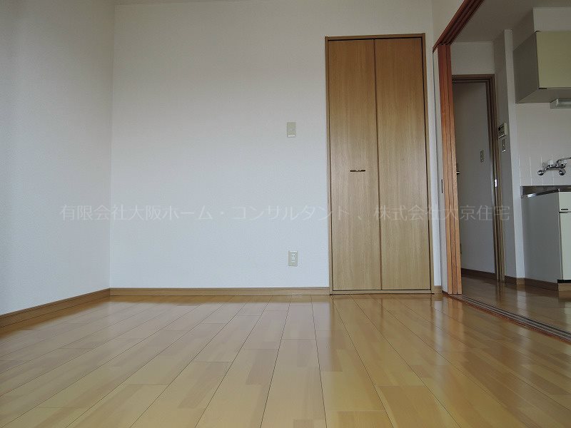 ピュアー高安 ベッドルーム