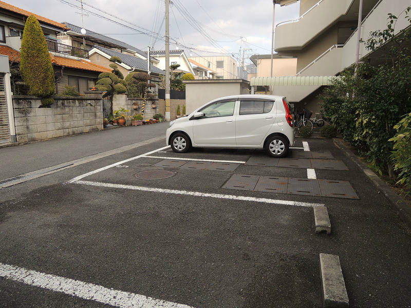 ヴィラパンヴィラージュ 駐車場